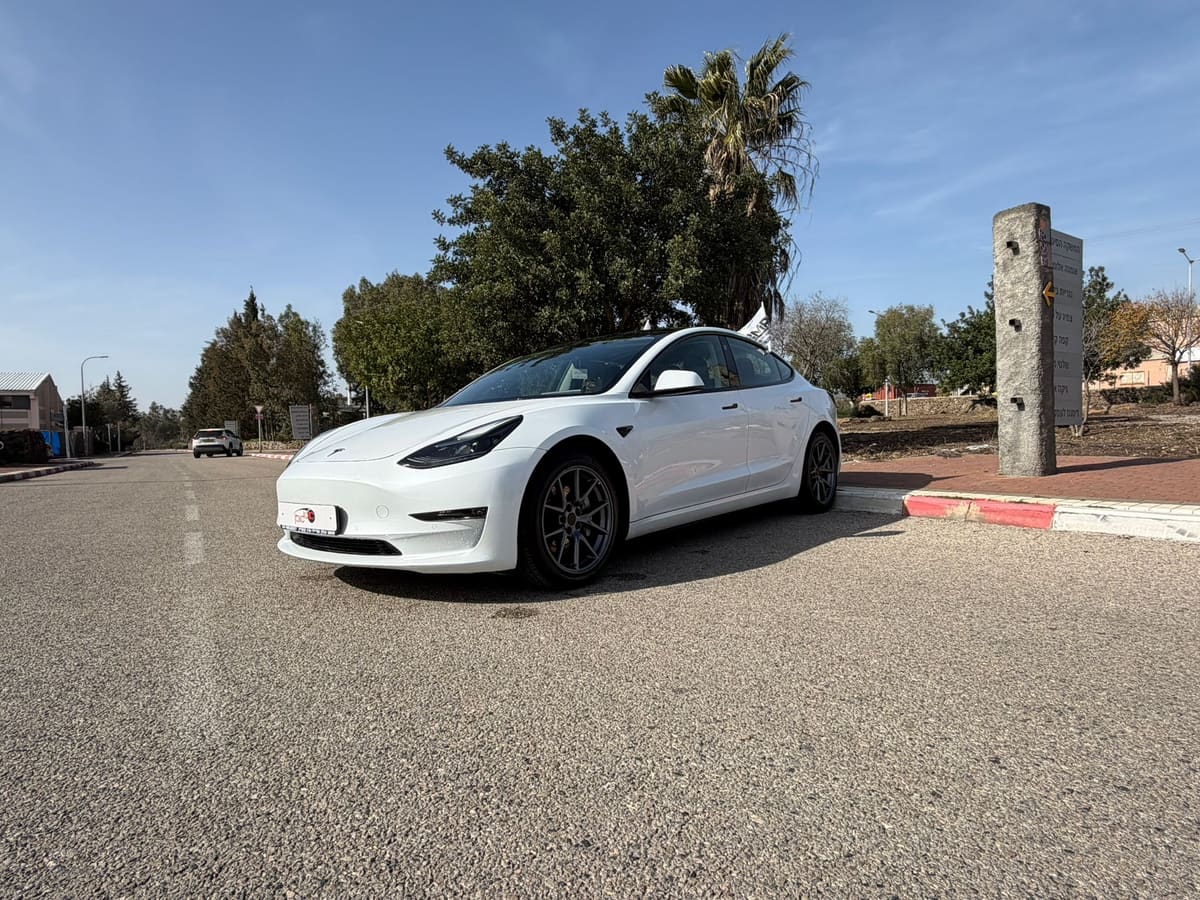 טסלה MODEL 3